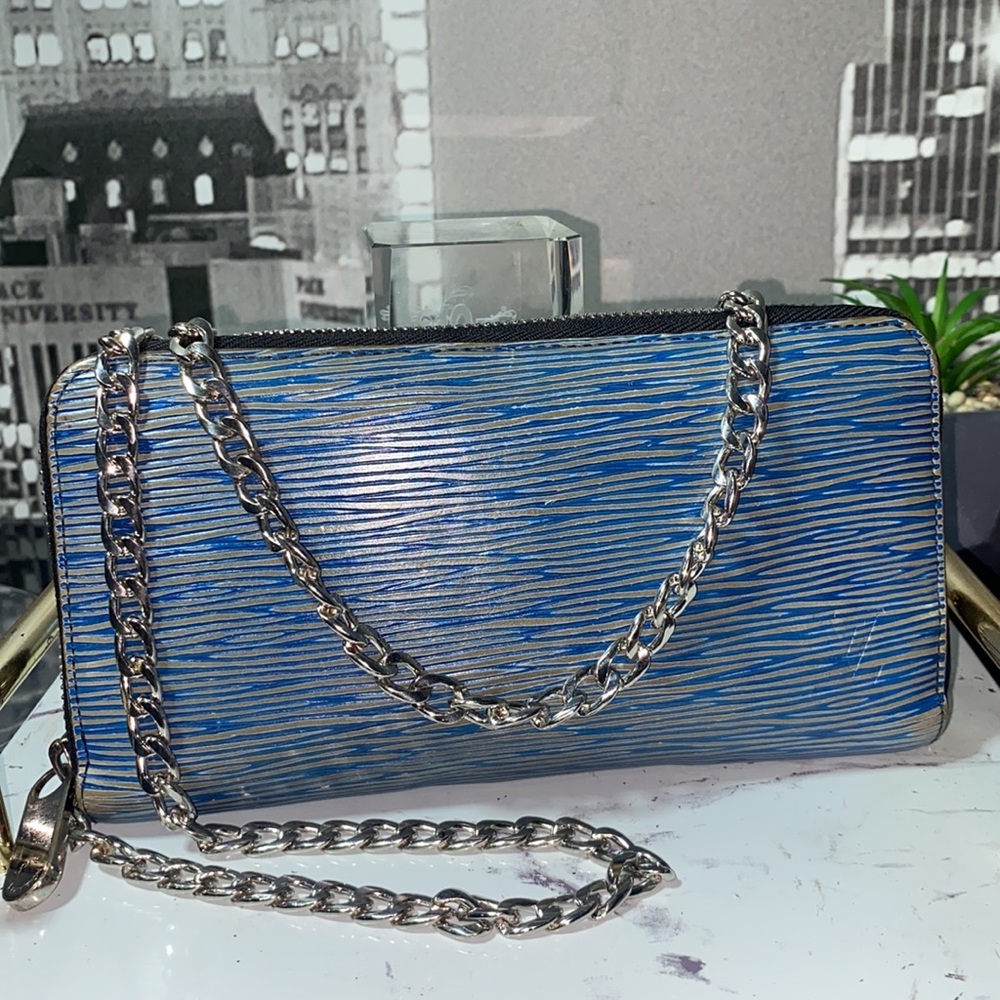 Louis Vuitton Blue Wallet No Chain